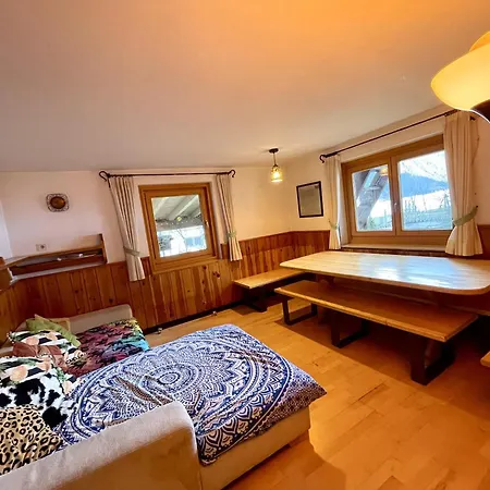 Adventure Hub: Gartenhaeusl *